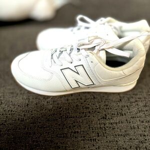 White New Balance 574